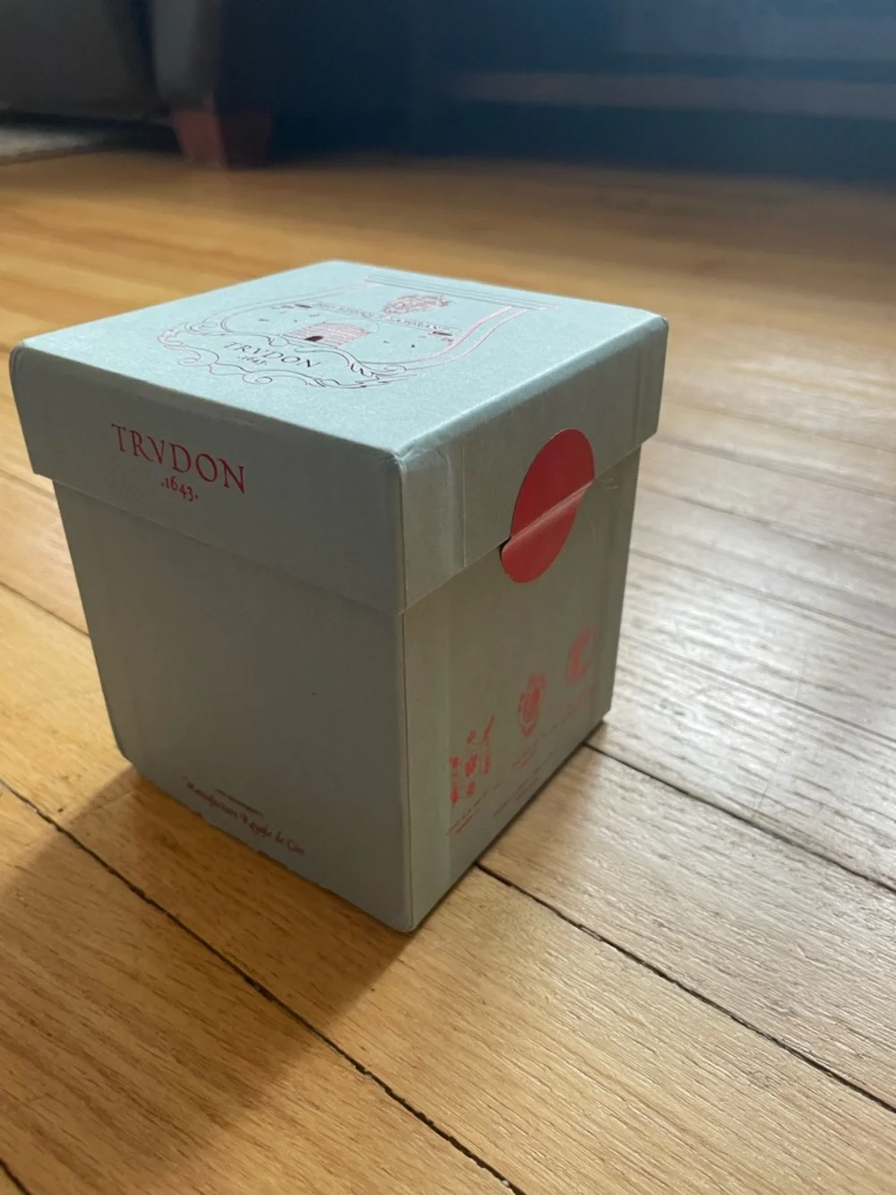 Trudon (TRVDON) Scented Candle Box in Light Blue with Red Logo - Picture 2 of 2